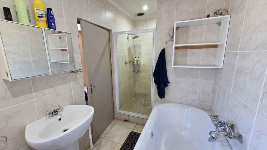 6 Bedroom Property for Sale in Churchill Estate Western Cape